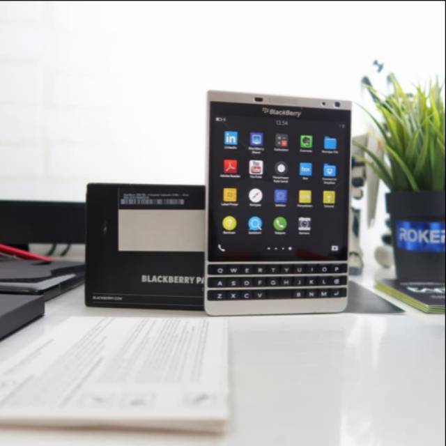 Blackberry pasport original fulset lengkap - hp jadul antik - black berry passport