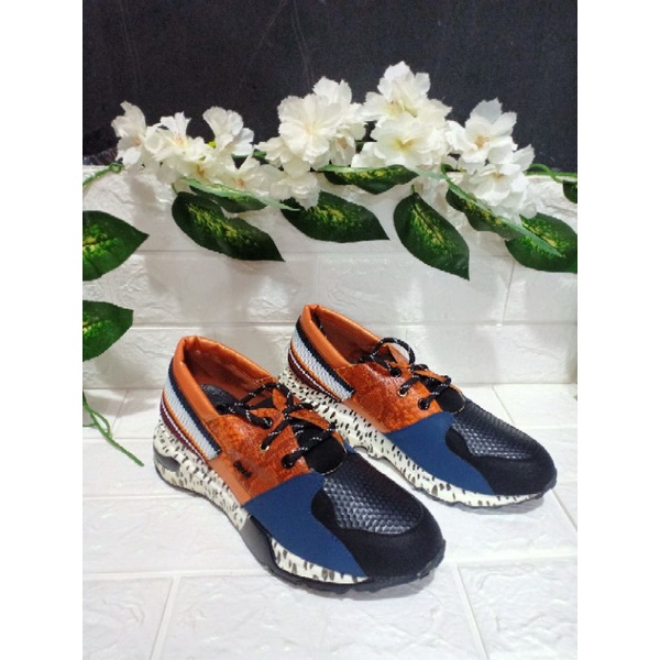 Sepatu gosh Art 373