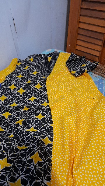 Tunik Danika Atasan Batik Wanita Kerja Modern Kasual Elegan.