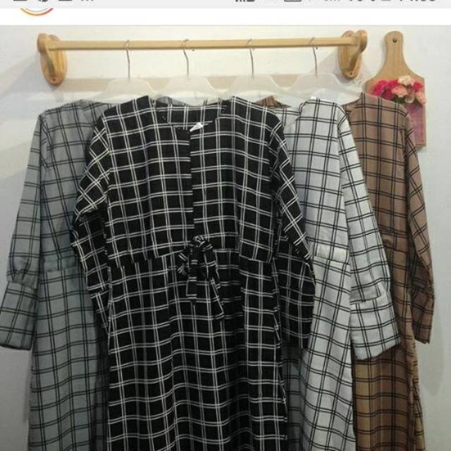 Gamis Motif Kotak-Kotak