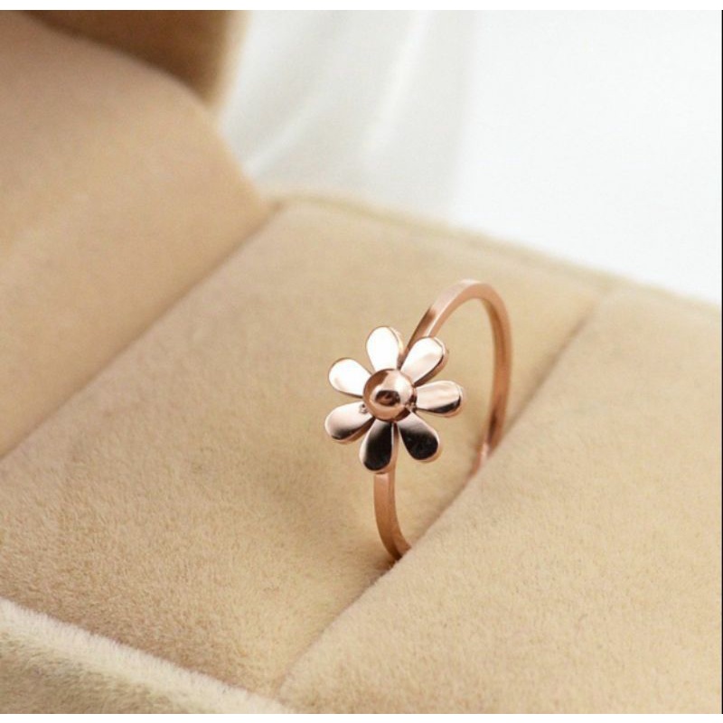 Cincin Daisy Titanium Dengan Motif Bunga Kecil Simple Anti Karat N210102107