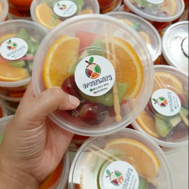 

Aneka potongan buah segar dan sehat tanpa pemanis buatan. Size 200ml
