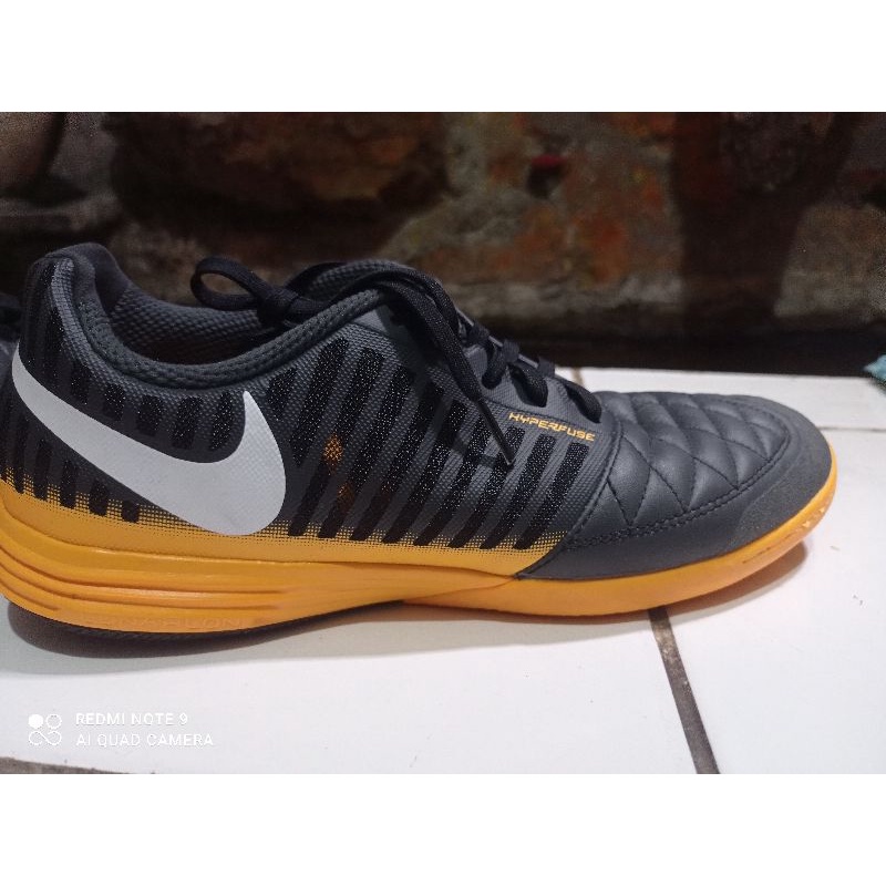 Sepatu futsal second  NIKE LUNAR GATO II (100%) original.