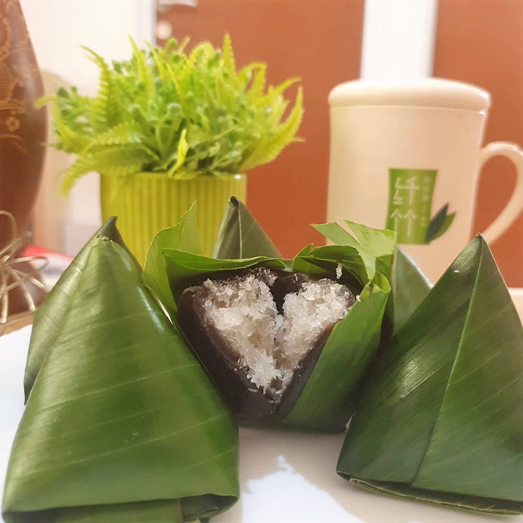 

Kue Tradisional/Jajan pasar/Bugis Ketan Item / Bjfoodcake
