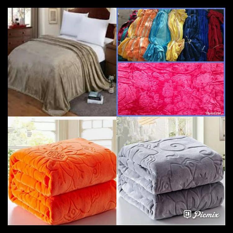 SELIMUT BULU JUMBO EMBOSE 200X230