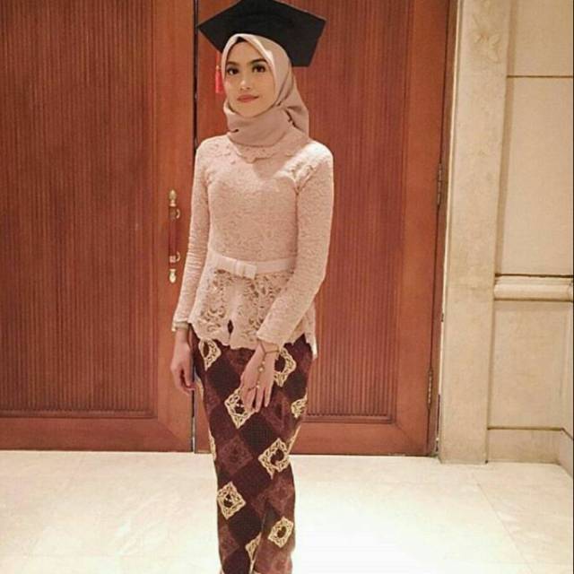  Kebaya  Wisuda  Kebaya  pesta kebaya  muslim Jahit  dulu 