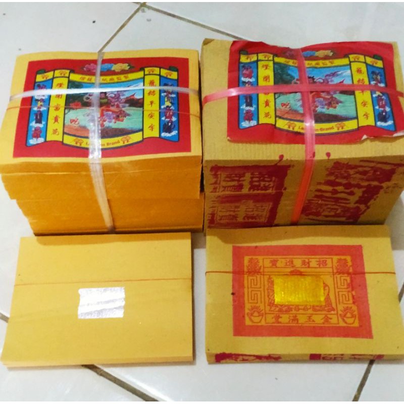 Kertas sembahyang  mok kecil (rendom)