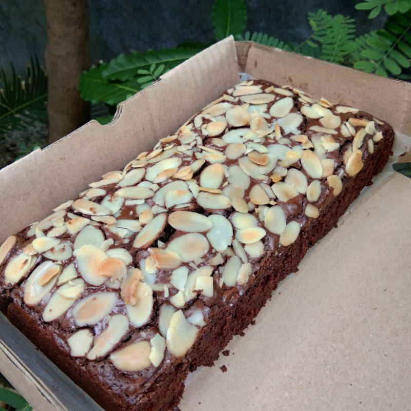 

Brownies Panggang Almond Mede