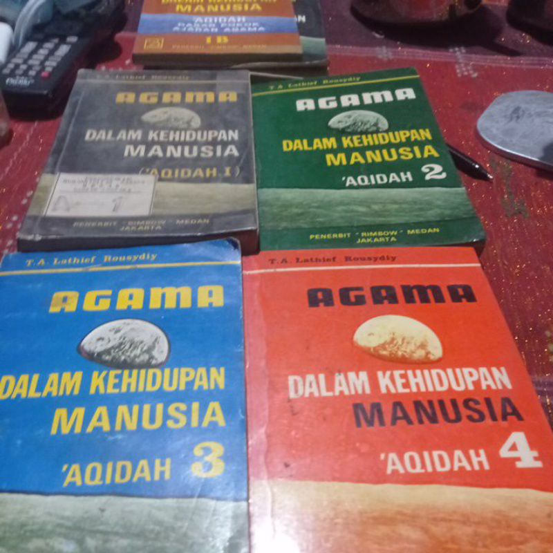 Buku Agama dalam kehidupan manusia aqidah 1-4