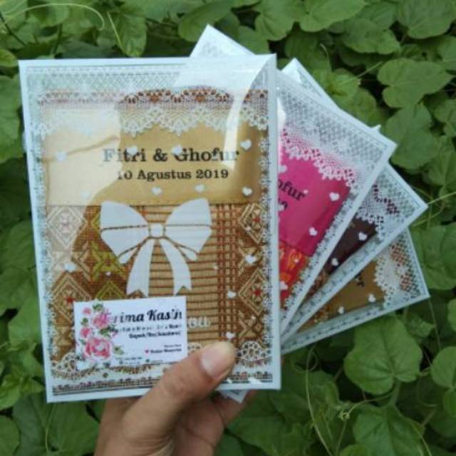 Souvenir dompet pouch songket + sablon + kemas mika