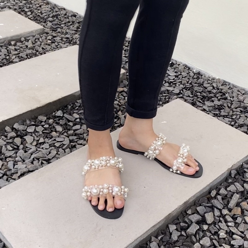 Zarr Pearly Sandal