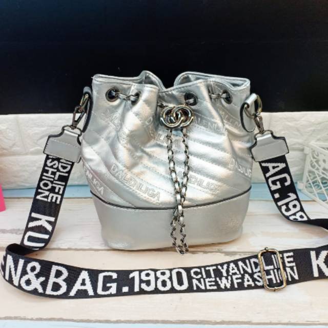 *F.Balen Serut*
29x22cm
Super (import)
Bahan lambskin