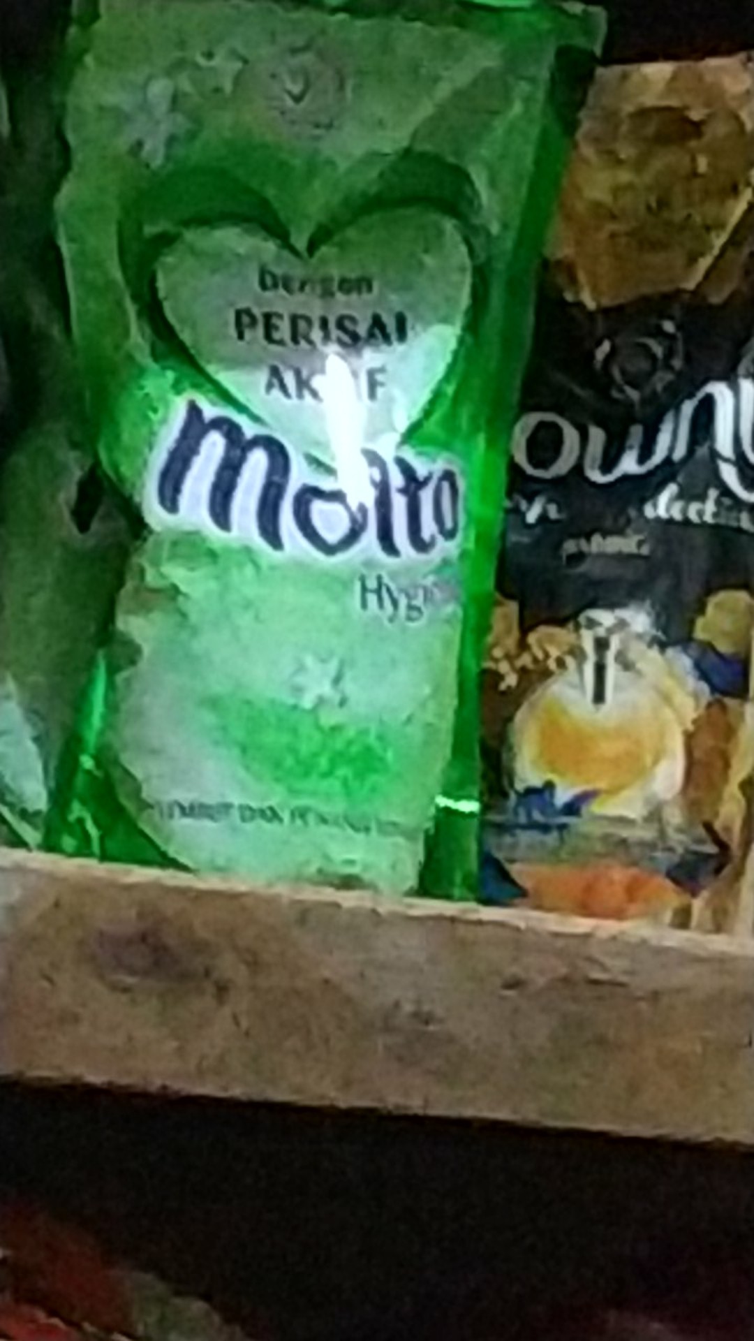 Pelembut Dan Pewangi Pakaian Molto Hygiene 720ml