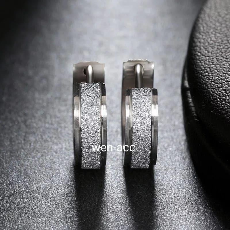 Anting Tusuk Pasir Polos Garis Titanium Pria dan Wanita