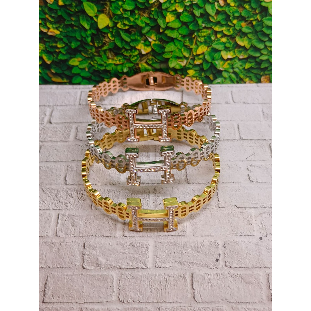 Gelang Wanita Titanium Asli Anti Karat Dan Anti Luntur Berlapis Emas Asli / Gelang Wanita Terbaru / Gelang Bangle / Gelang Wanita Cantik Titanium / Gelang Wanita Viral / Gelang Wanita Korean Style /
