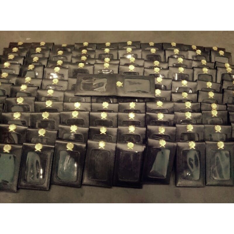 

Name tag kulit doble slot + magnet + pin