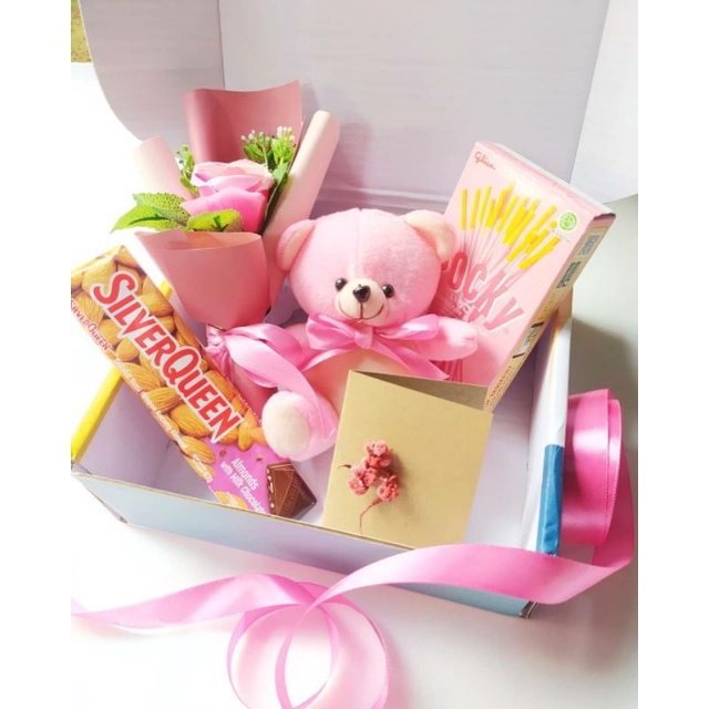 (S) SNACK BOX PINK BUNGA Kado Ulang Tahun/ Kado Wisuda/ Kado Anniversary / Paket PINK / sahabat / wisuda sidang