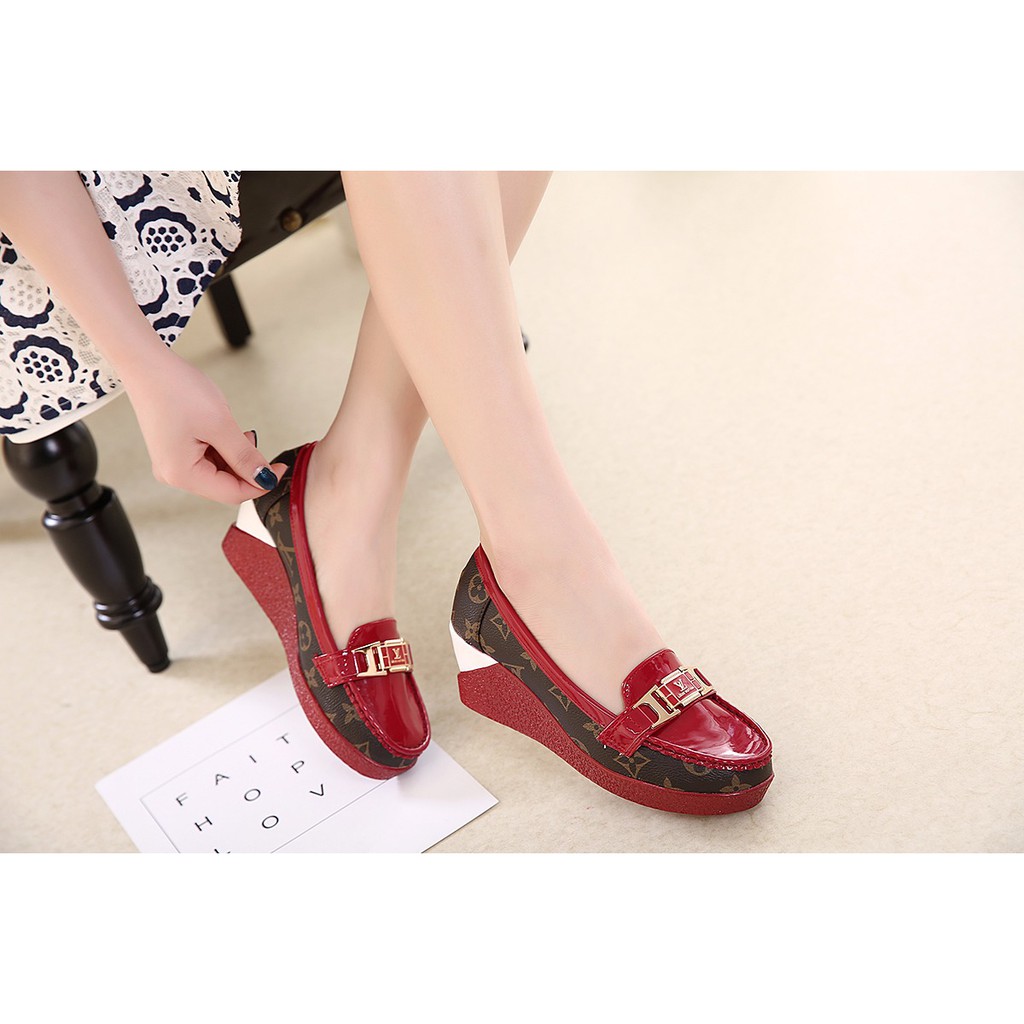 Sepatu wanita LV H57