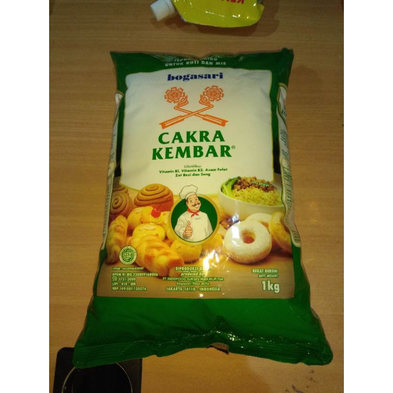 

TEPUNG TERIGU CAKRA KEMBAR 1 KG