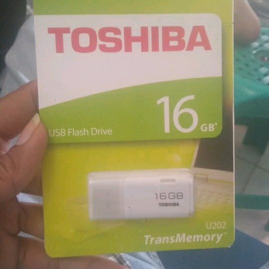 flashdisk Toshiba 16GB mantap for PC laptop ada