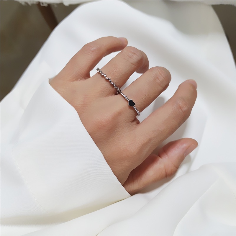 YEEZII Set Cincin Model Terbuka Adjustable Desain Hati Hitam Aksen Kristal Warna Silver Untuk Wanita