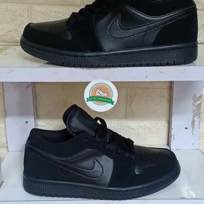★ KREDIT SEPATU OLAHRAGA PEREMPUAN★ SEPATU NIKE AIR JORDAN 1 LOW TRIPLE BLACK PREMIUM HIGH