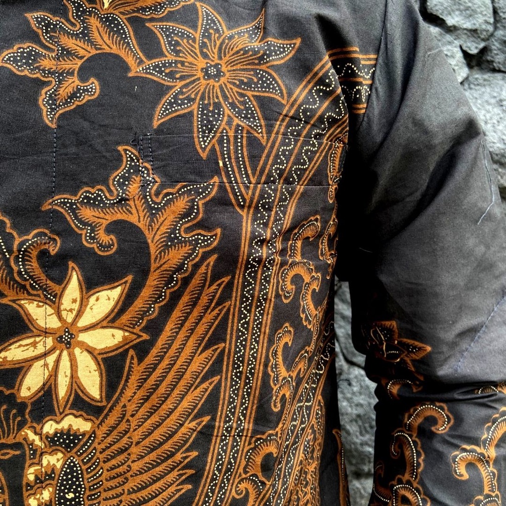 Kanaya Baju Batik Pria Lengan Panjang Full Furing Motif RAJASWA Warna Dasar Hitam