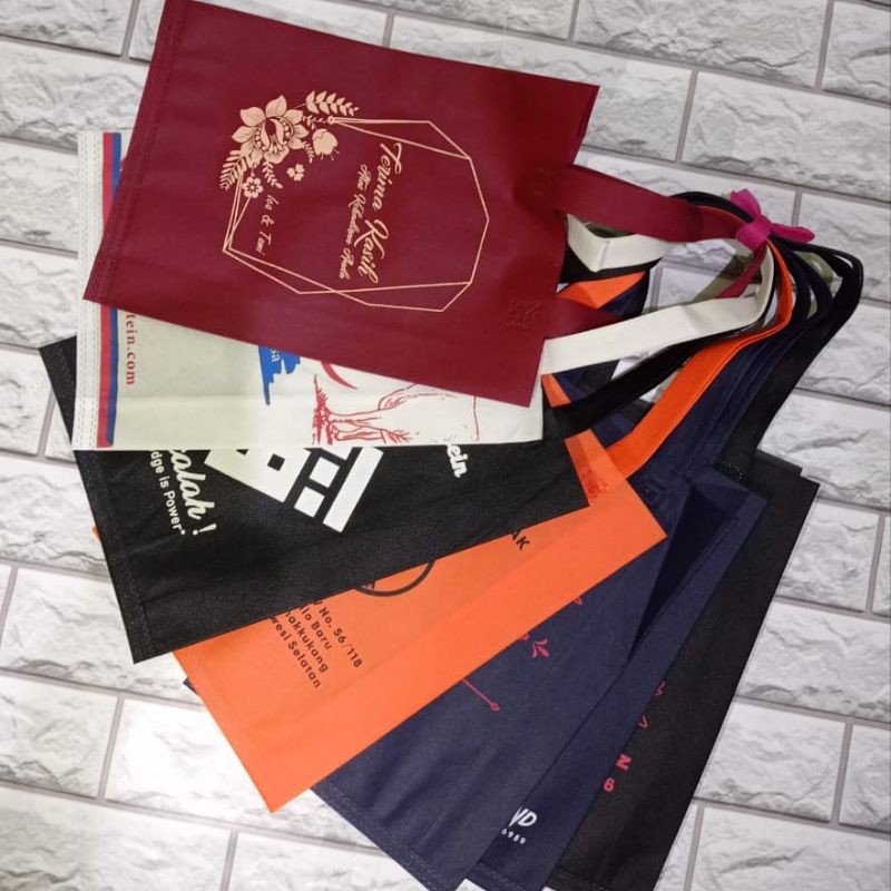 

Goodie bag Tas spunbond sablon 25X35X8CM