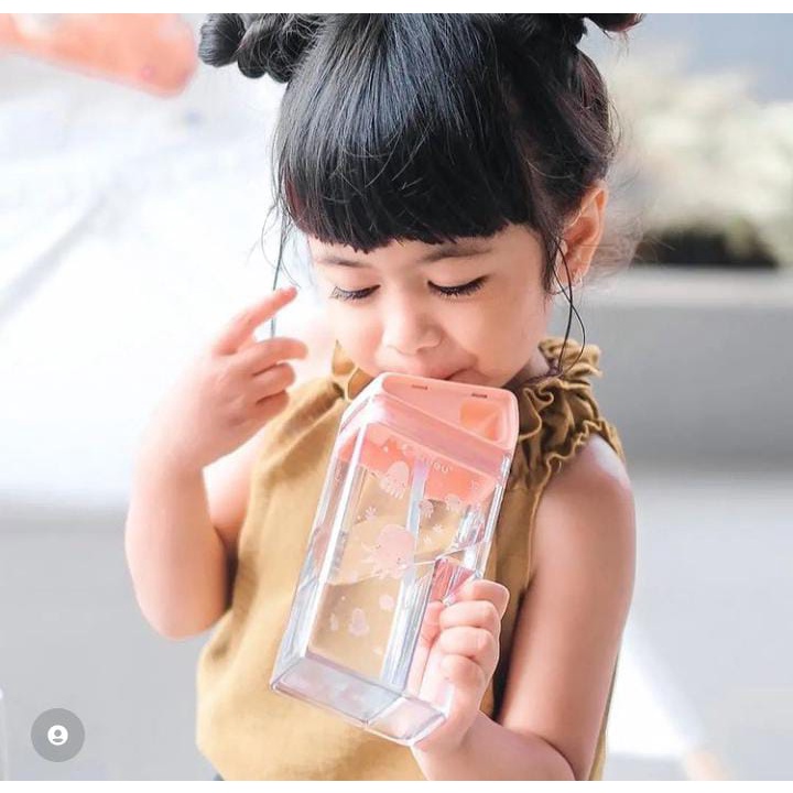 MUGU SQUARE STRAW BOTTLE WITH HANDLE 240 ML / 320 ML ( BOTOL MINUM ANAK)