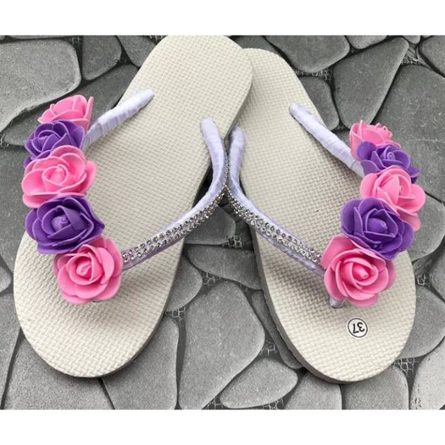 Sandal jepit karet warna putih