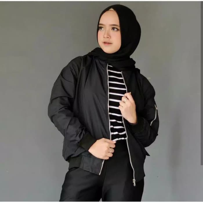 Jaket Bomber - Jaket Bomber Parasut - Jaket Bomber Cewek - Hitam