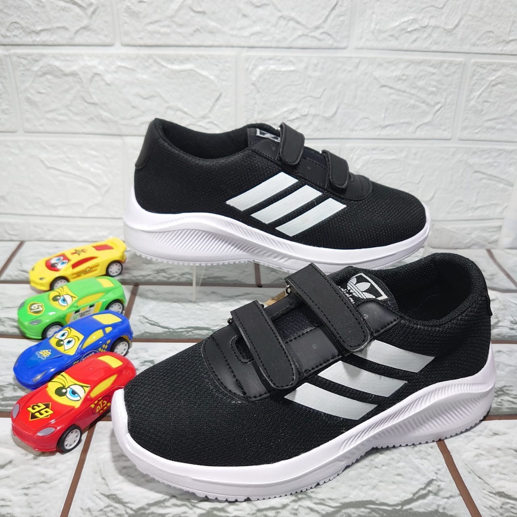 SEPATU SEKOLAH !! SEPATU ADIDAS HITAM POLOS REKAT SEPATU ANAK SNAEKERS CASUAL RUNNING SPORTY CEWEK COWOK TERBARU