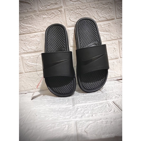 SANDAl SLIDE NIKEmi HITAM CASUAL PALING KEKINIAN BISA DIPAKAI PRIA DAN WANITA