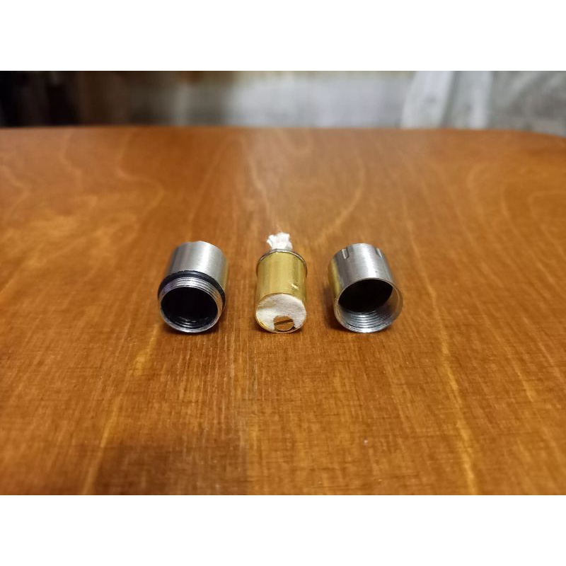 korek unik gantungan kunci atau kalung sudah terisi &amp; bisa di isi ulang.