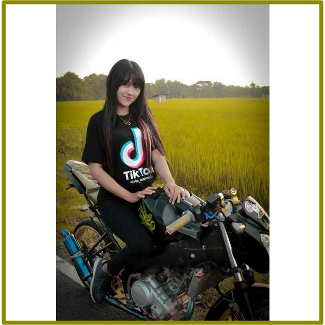 Kaos Distro Motif   ///    TIK TOK   //// Kaos Unisex Distro Pria dan Wanita / Baju Pria Wanita Kere