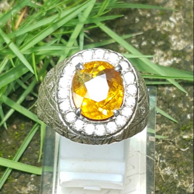 Natural sphene 4.87 cts