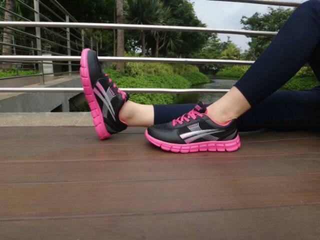 Sepatu wanita CAPER Enteng Cocok buat Nge GYM Jogging dan Jalan-Jalan