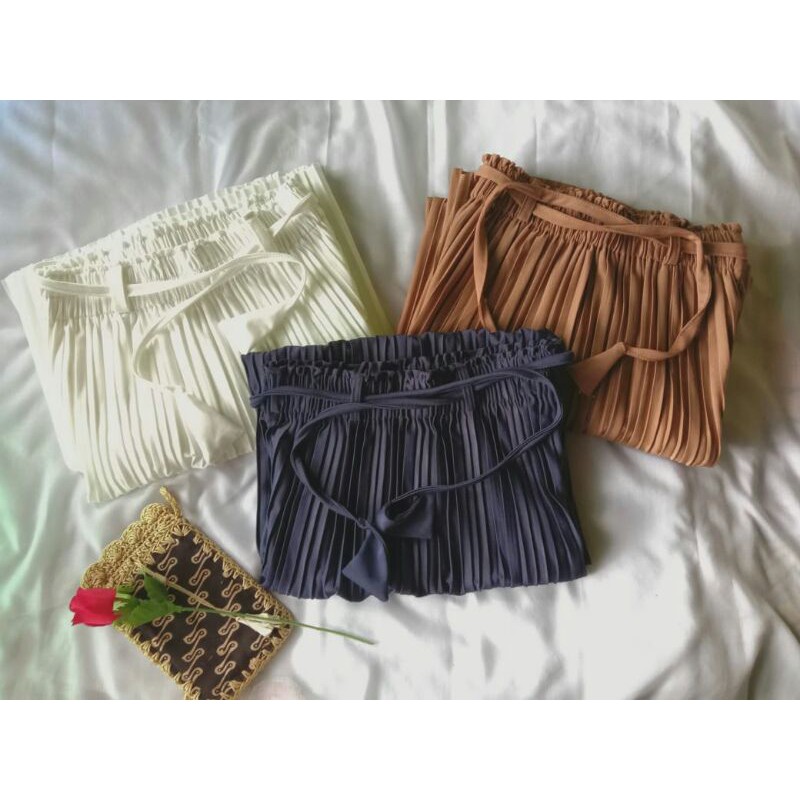 CELANA KULOT PLISKET