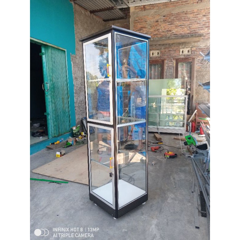 lemari hias kaca display/ almari kaca alumunium