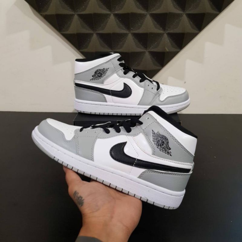 AIR JORDAN 1 MID LIGHT SMOKE GREY