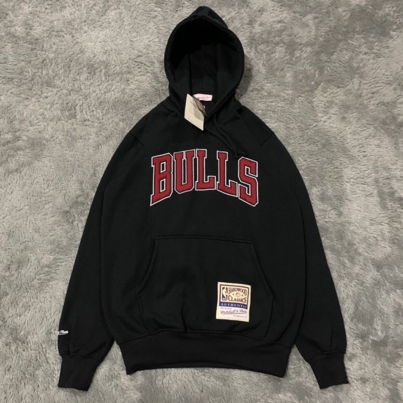 HOODIE SWEATER MITCHELL&amp;NESS CHICAGO BULLS EMB ARCH BORDIR BLACK HITAM JAKET PRIA WANITA IMPORT