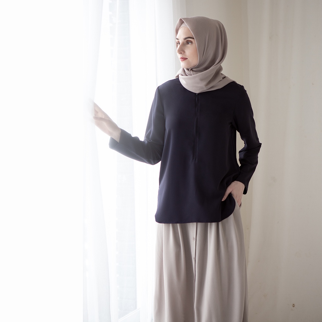 Basic Pradnya Top by Aska Label - Atasan basic polos blouse wanita Muslim lengan panjang murah busui friendly warna abu oat, ungu lilac, coklat clay, hitam black