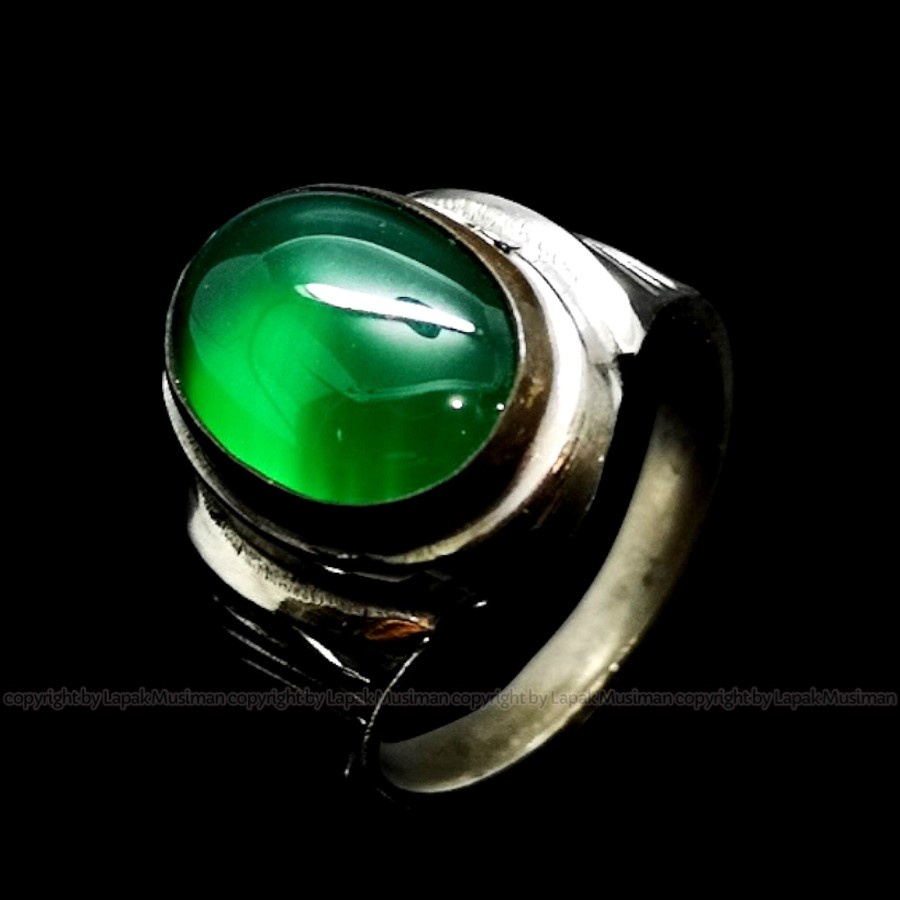 [Bayar di Tempat] Cincin Pria Batu Giok Hijau Mirip Bacan Cincin Titanium Anti Karat