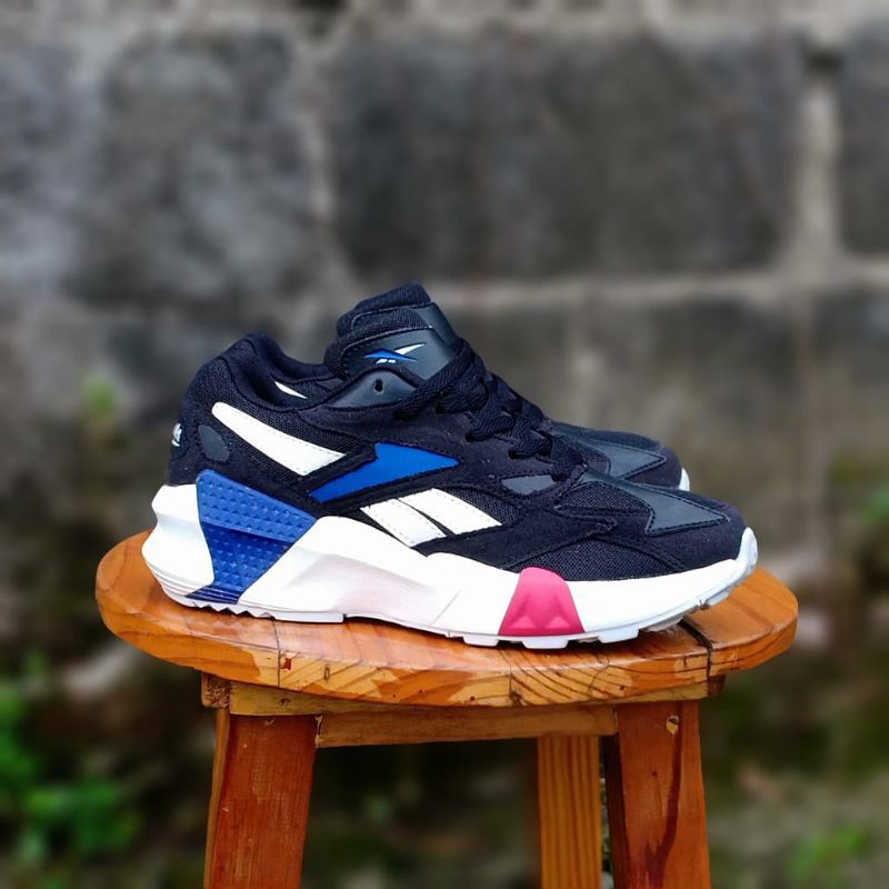 Reebok Aztrek Original, Sepatu Running Pria