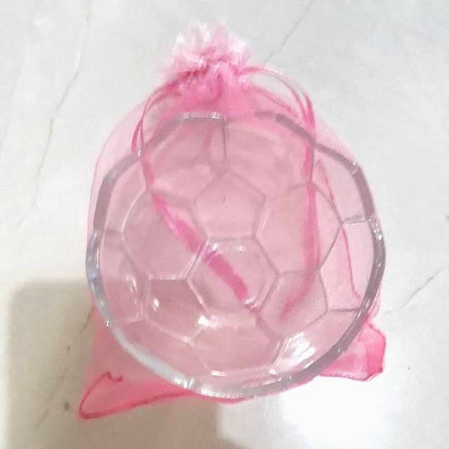 

Kantong tile souvenir ukuran Lebar 12 x Tingg 15 cm / siap kirim tanpa p.o/