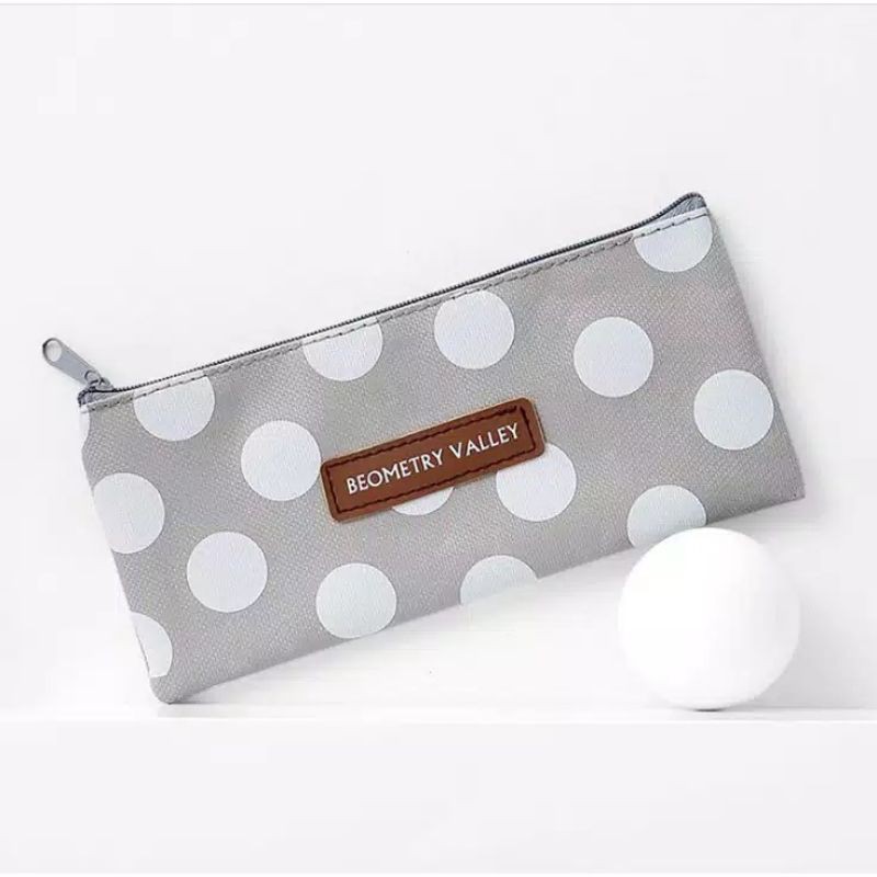 Tempat Pensil Geometry Valley Pencil Case Impor / Tempat Kosmetik / Tepak Pensil-Polkadot Abu