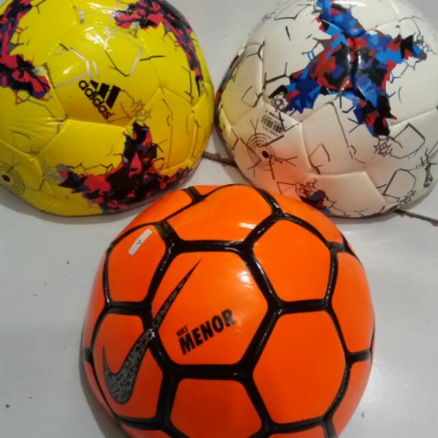 Bola sepak nike