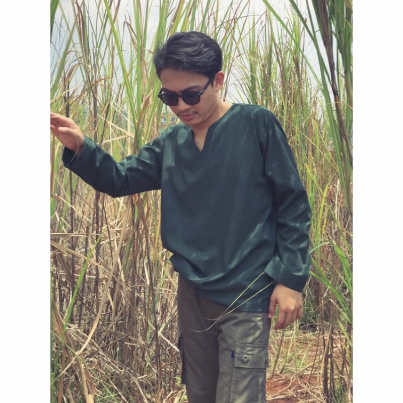 KEMEJA PRIA V NECK LENGAN PANJANG