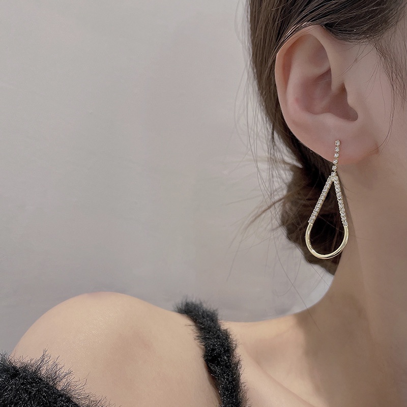 Anting Tusuk Gantung Temperament Hias Berlian Gaya Simpletrendy Untuk Wanita