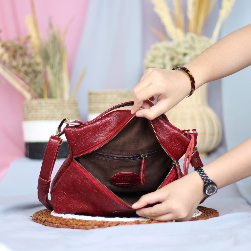 TAS SELEMPANG KULIT ASLI WANITA MODEL RAISA MERAH BATIK/ FREE GRAVIR NAMA TERLARIS!